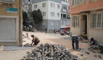 Belediye ekipleri Bandırma’da çalışmalara hızla devam ediyor