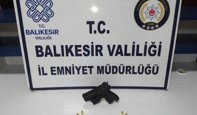8 ilçede yapılan operasyonda ruhsatsız tabancalar ele geçirildi