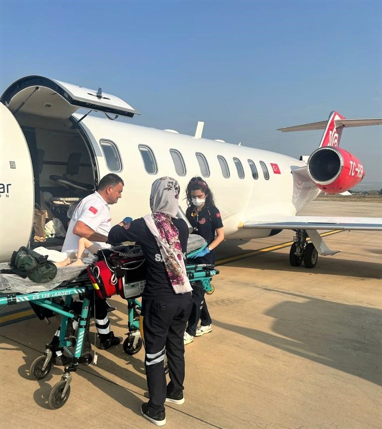 4 YAŞINDAKİ HASTA UÇAK AMBULANS İLE BURSA'YA GETİRİLDİ