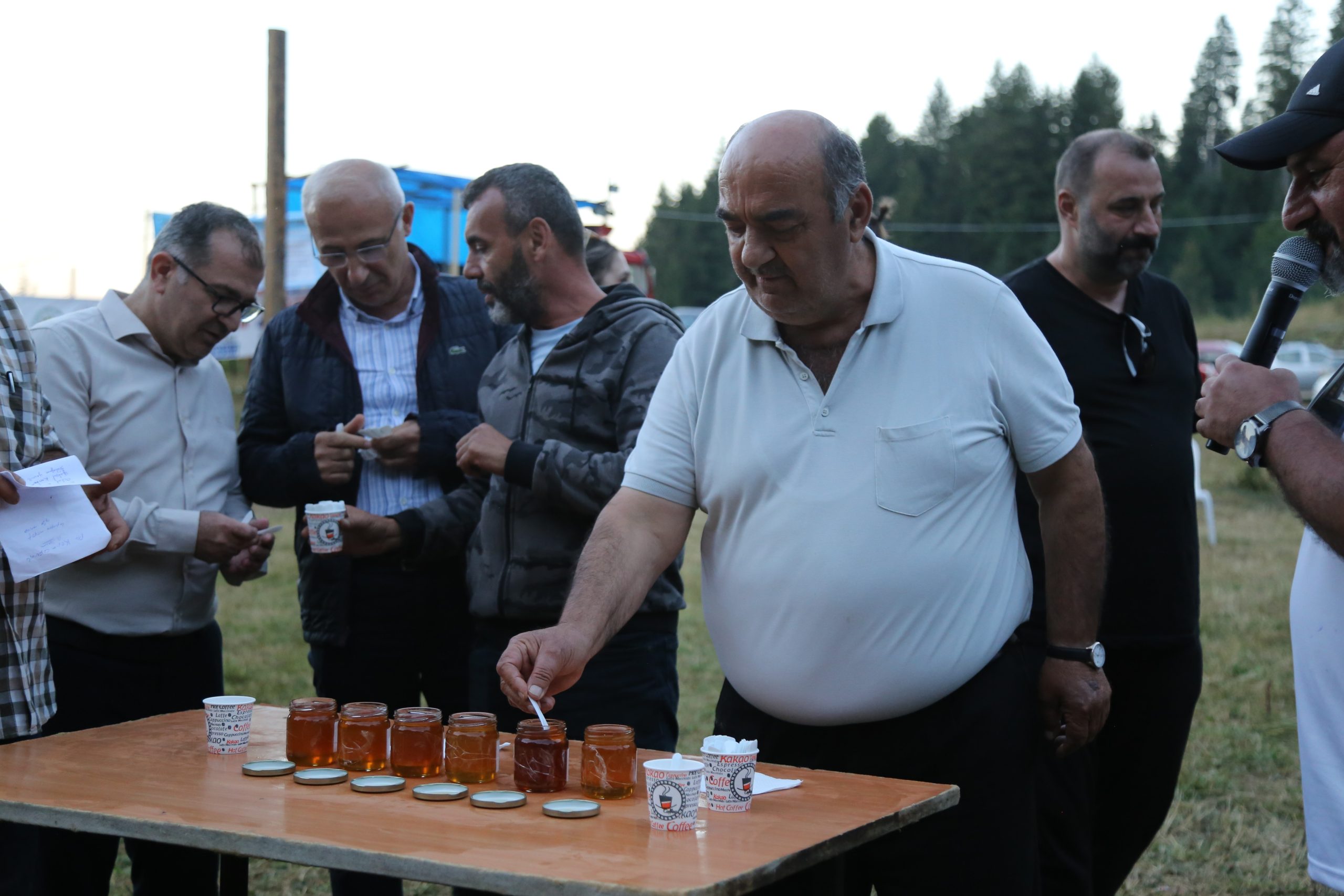 ARTVİN'DE DÜZENLENEN BAL FESTİVALİNDE, COĞRAFİ İŞARETLİ HATİLA BALI AÇIK ARTTIRMA