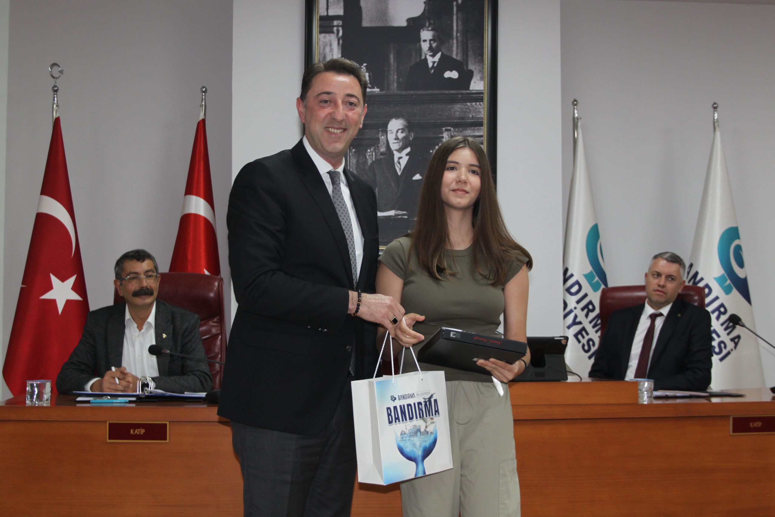 Bandırma Belediyesi Meclisi ağustos ayı olağan toplantısı gerçekleştirildi. Mecliste LGS’de