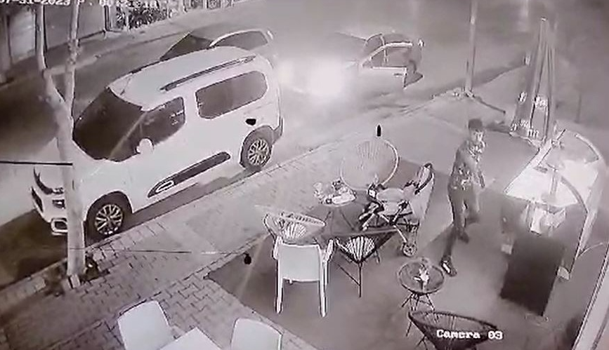 Antalya’nın Manavgat ilçesinde bir kişi, tartıştığı kişiyi pastane önünde tabancayla