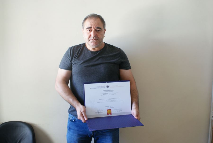 Manyas’ta gençlere ücretsiz olarak spor kursları veren İlyas Taşkın 56