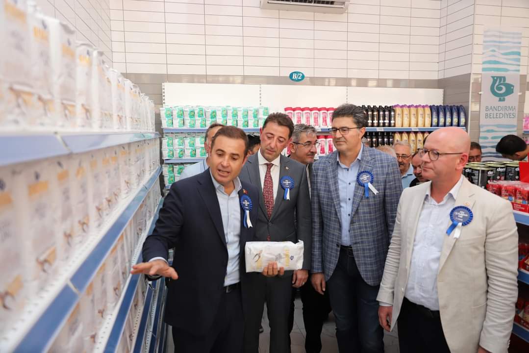 Bandırma Belediyesi’nin ihtiyaç sahibi vatandaşlar için hayata geçirdiği Sosyal Market’in