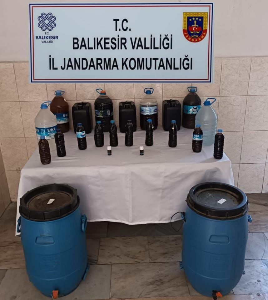 Balıkesir İl Jandarma Komutanlığı’nın yaptığı Müşterek Kaçak/Sahte Alkollü İçki operasyonları