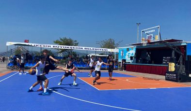 Bandırma Cumhuriyet Meydanı’nda basketbol rüzgârı esiyor