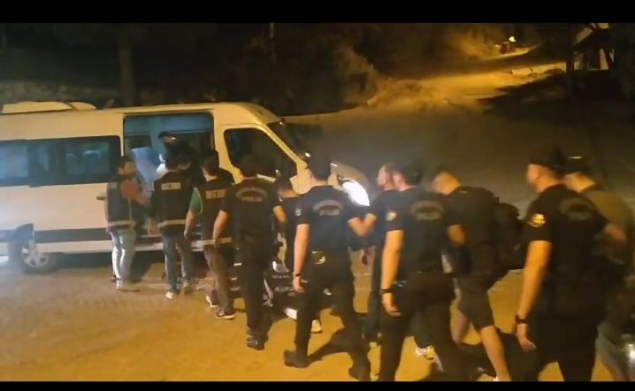 Balıkesir İl Emniyet Müdürlüğü tarafından Edremit’te yapılan operasyonda Yunanistan’a kaçırılmak