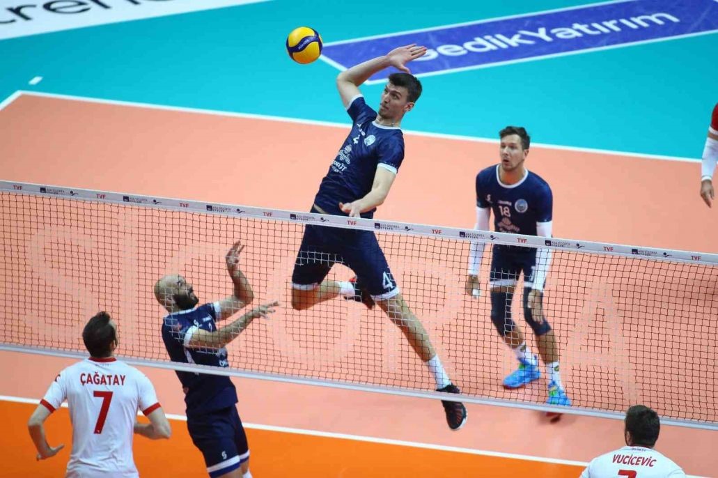 VOLEYBOL AXA SİGORTA EFELER LİGİ’NDE MÜCADELE EDEN BURSA BÜYÜKŞEHİR BELEDİYESPOR