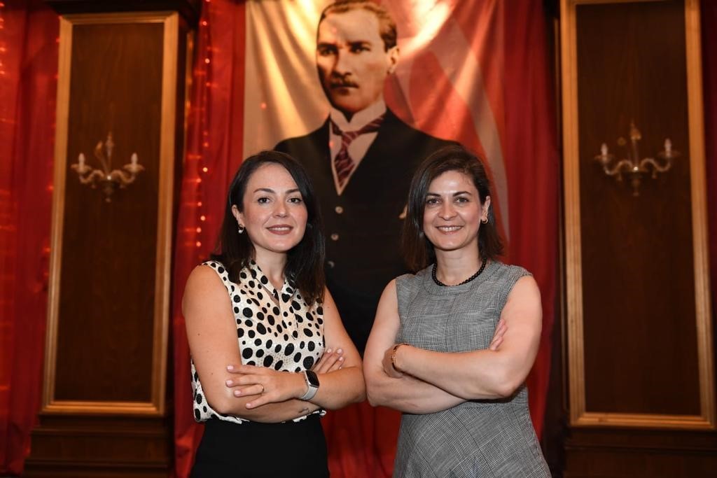 SİYASAL İLETİŞİMCİ DOÇ. DR. BURCU ZEYBEK VE DOÇ. DR. İLKNUR