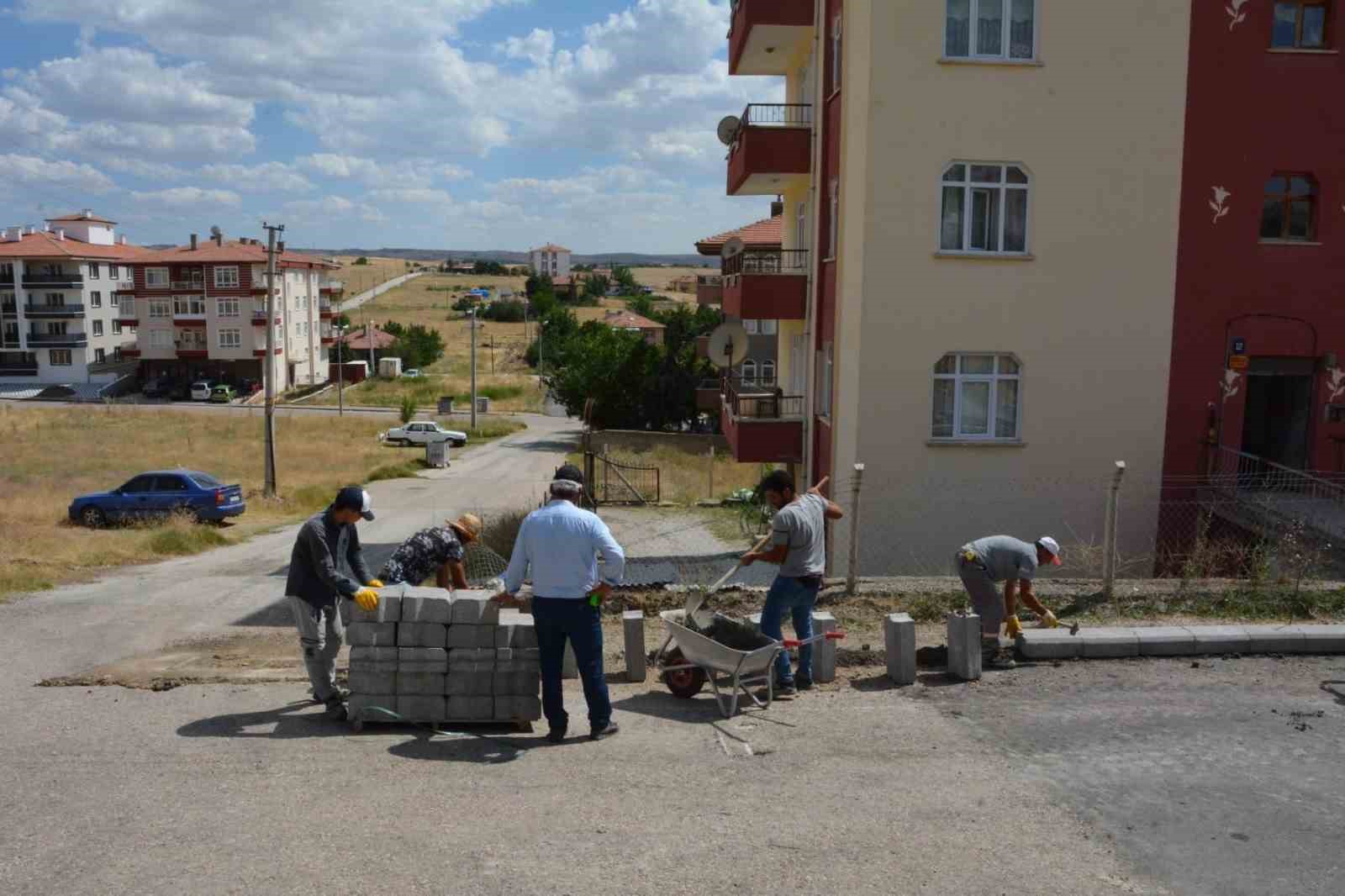 AKYURT BELEDİYESİ KALDIRIM VE BORDÜR ÇALIŞMALARINA ARA VERMEDEN DEVAM EDİYOR.