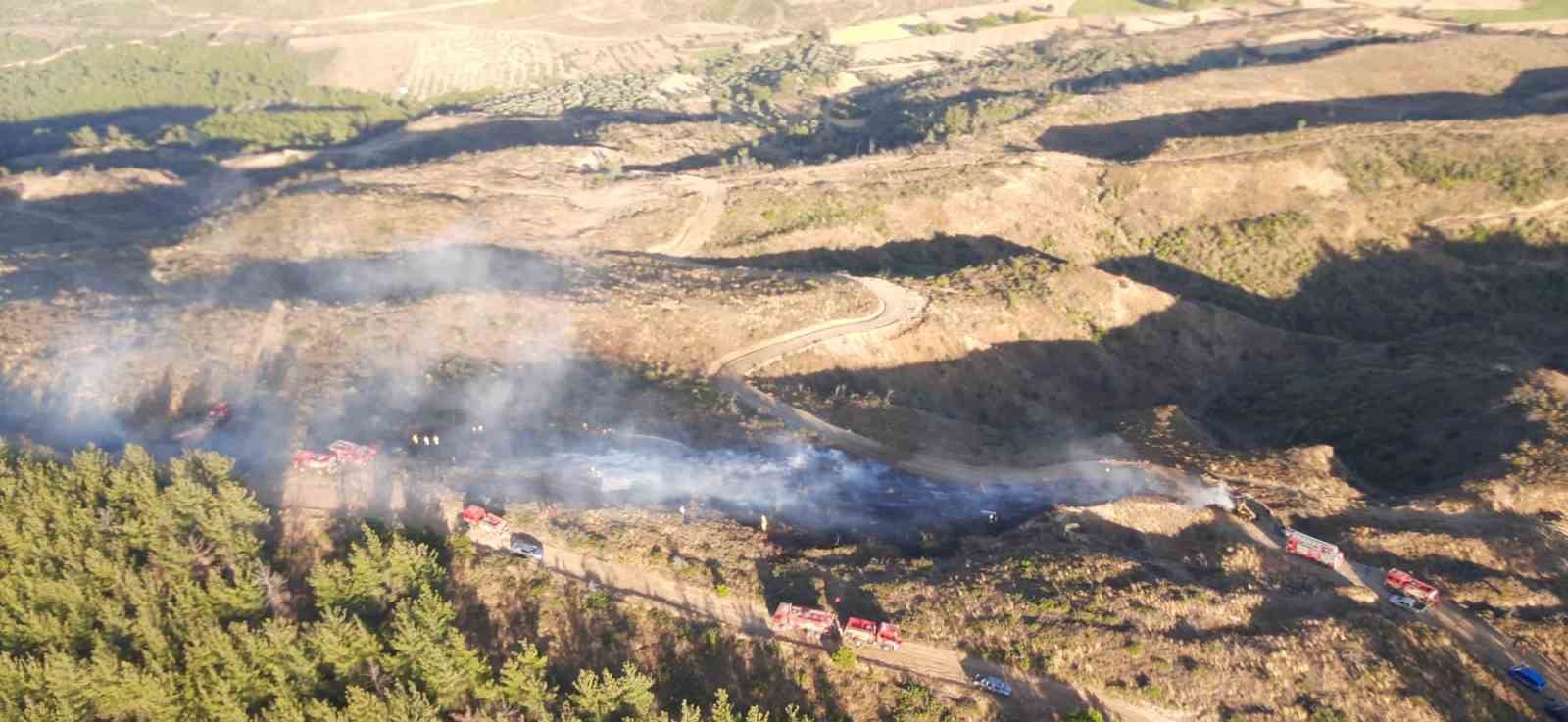 ÇANAKKALE’NİN ECEABAT İLÇESİNE BAĞLI KUMKÖY YAKINLARINDA BİR İŞ MAKİNESİ ALEV