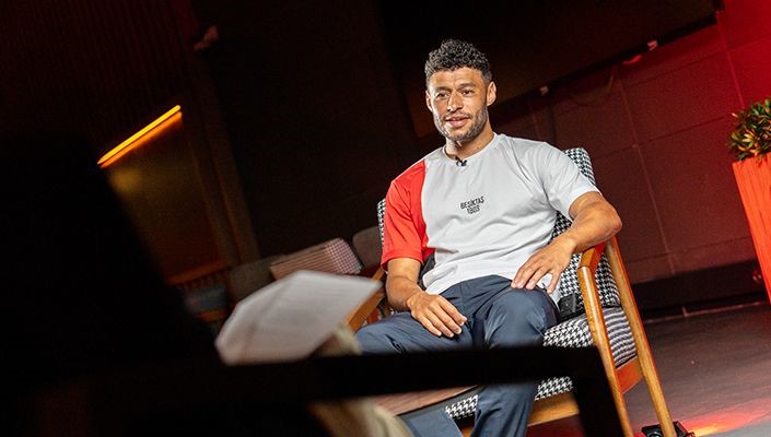 BEŞİKTAŞ'IN YENİ TRANSFERİ ALEX CHAMBERLAİN, BİR AN ÖNCE SİYAH-BEYAZLI FORMAYLA