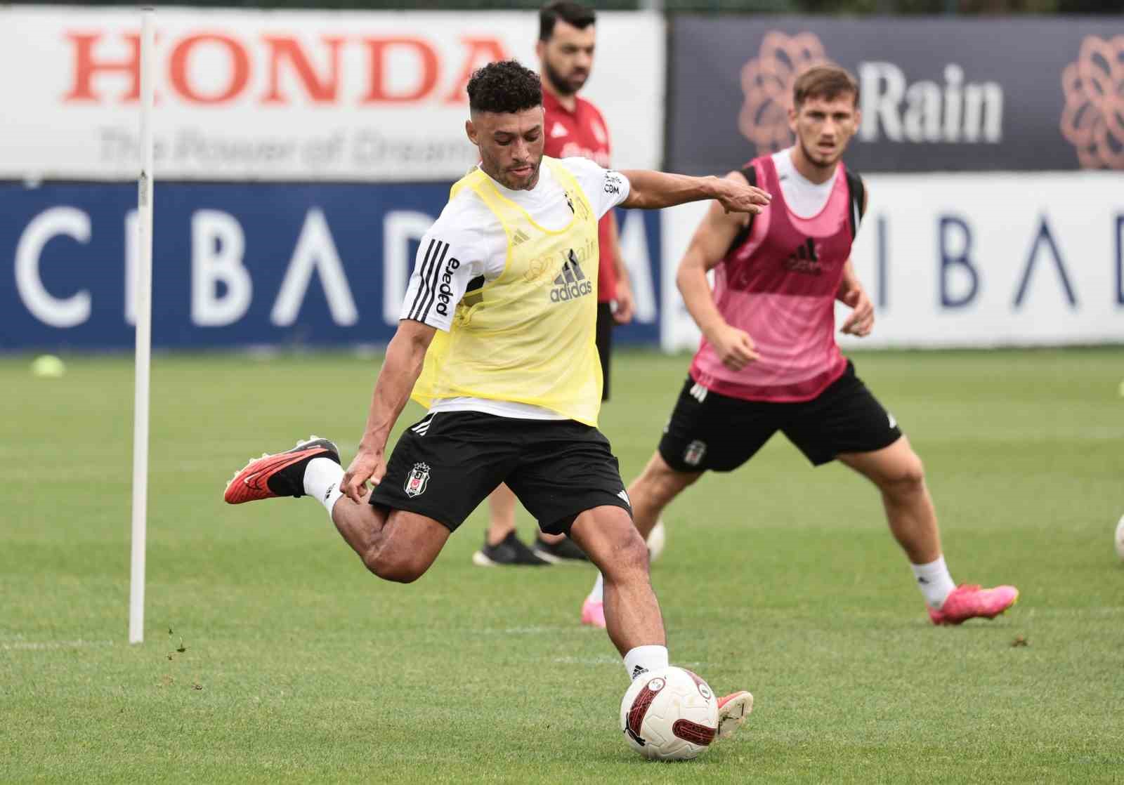 SİYAH-BEYAZLILARIN YENİ TRANSFERİ ALEX OXLADE-CHAMBERLAİN DE TAKIMLA BİRLİKTE İLK ANTRENMANINA