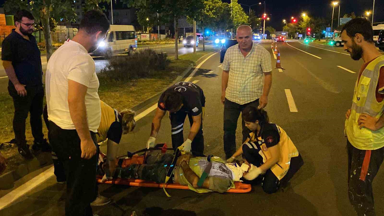 TEKİRDAĞ ÇORLU’DA ALKOLLÜ SÜRÜCÜNÜN KULLANDIĞI OTOMOBİL, ŞERİT ÇİZGİLERİNİ DÜZENLEMEK ÜZERE