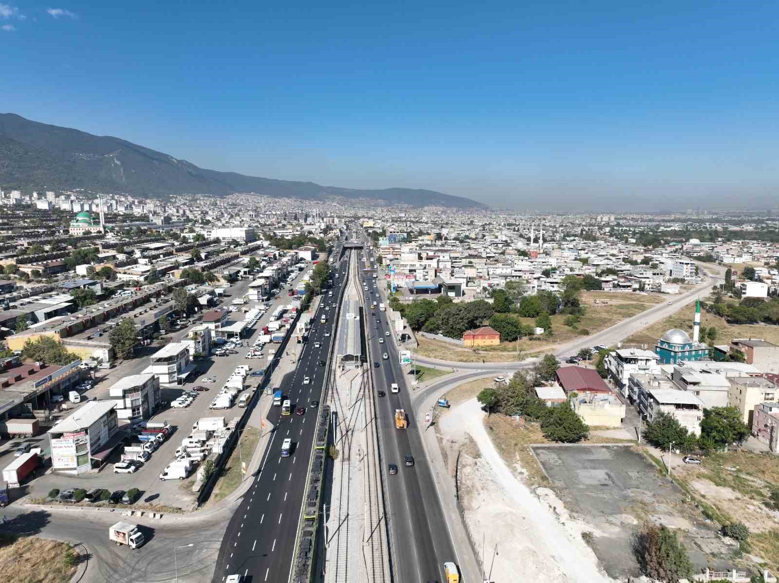 BURSA BÜYÜKŞEHİR BELEDİYESİ, BİR TARAFTAN YENİ YOLLAR AÇARKEN, DİĞER TARAFTAN