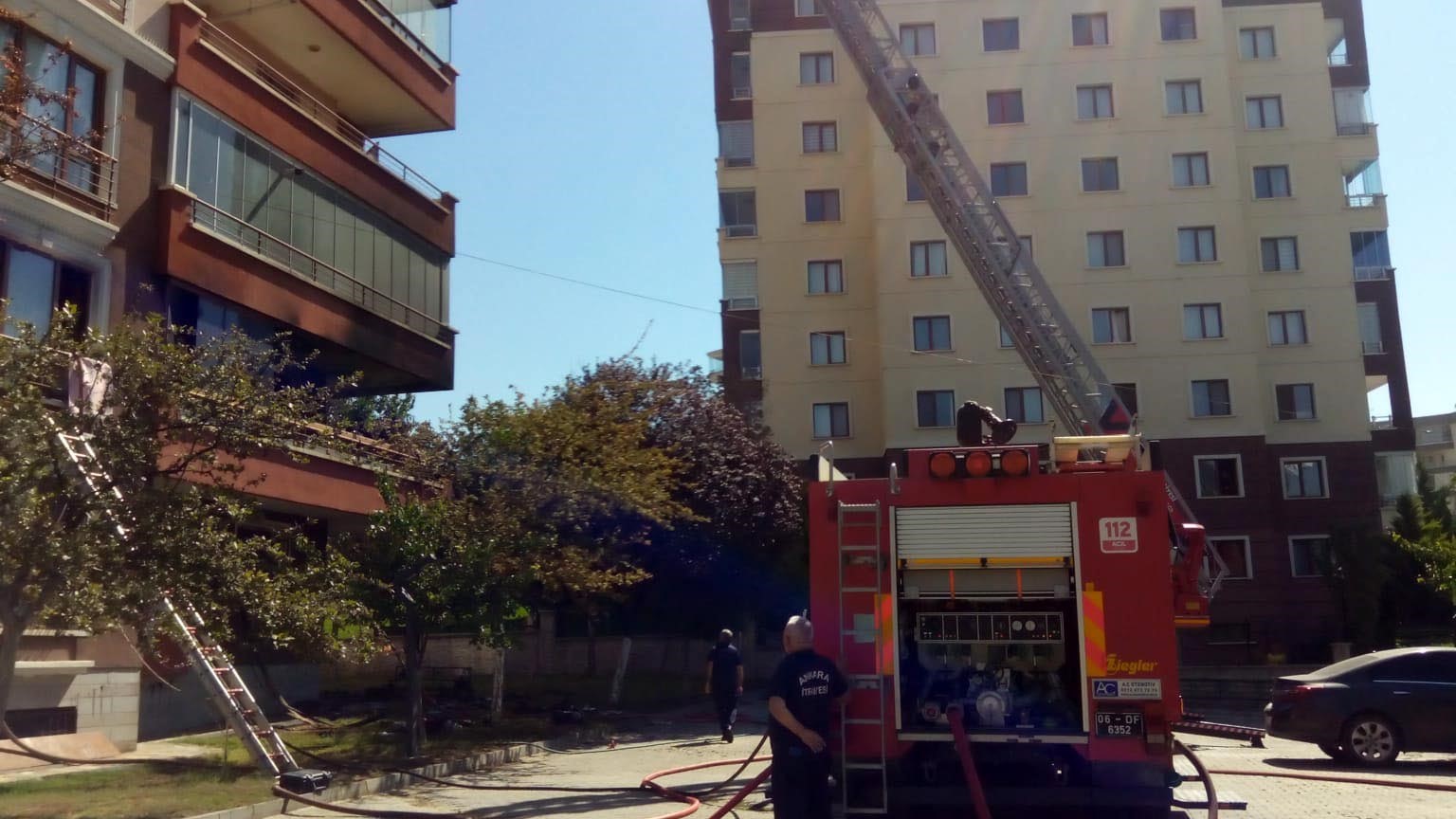 ANKARA'NIN YENİMAHALLE İLÇESİNDE BALKONDA PATLAYAN PİKNİK TÜPÜ, DAİREDE YANGIN ÇIKMASINA