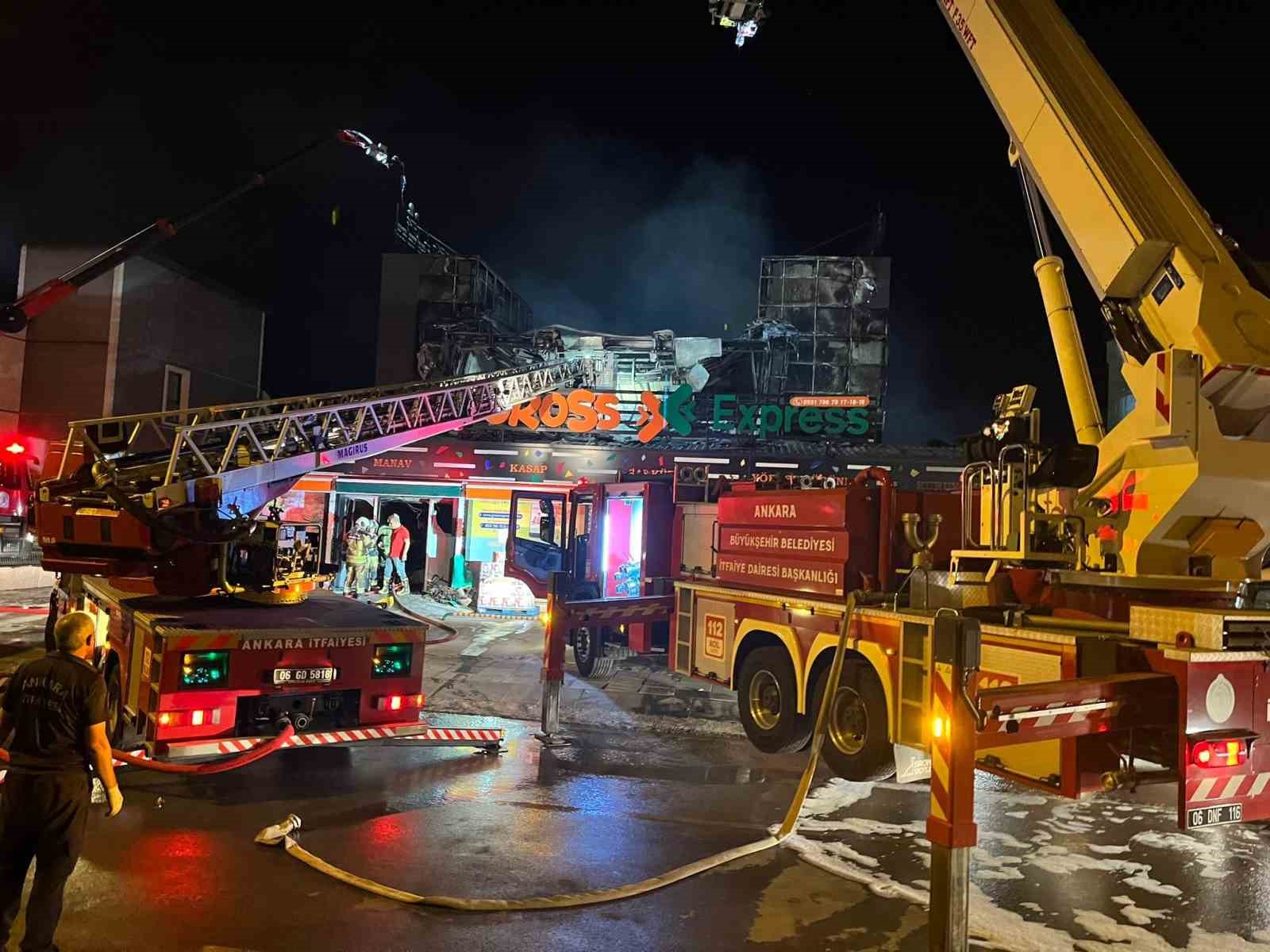 ANKARA’NIN ÇANKAYA İLÇESİNDE BULUNAN BİR MARKETTE ÇIKAN YANGIN MADDİ HASARA