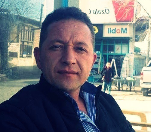 ANKARA’DA SAMAN BALYASI YÜKLÜ KAMYONETİN YOLDAN ÇIKMASI SONUCU MEYDANA GELEN