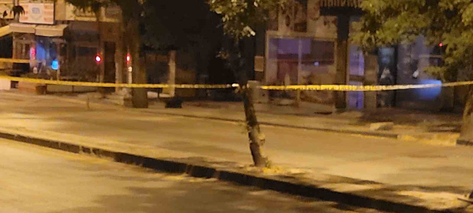 ANKARA’DA KALDIRIMA BIRAKILAN ŞÜPHELİ ÇANTA, BOMBA İMHA EKİBİ TARAFINDAN KONTROLLÜ