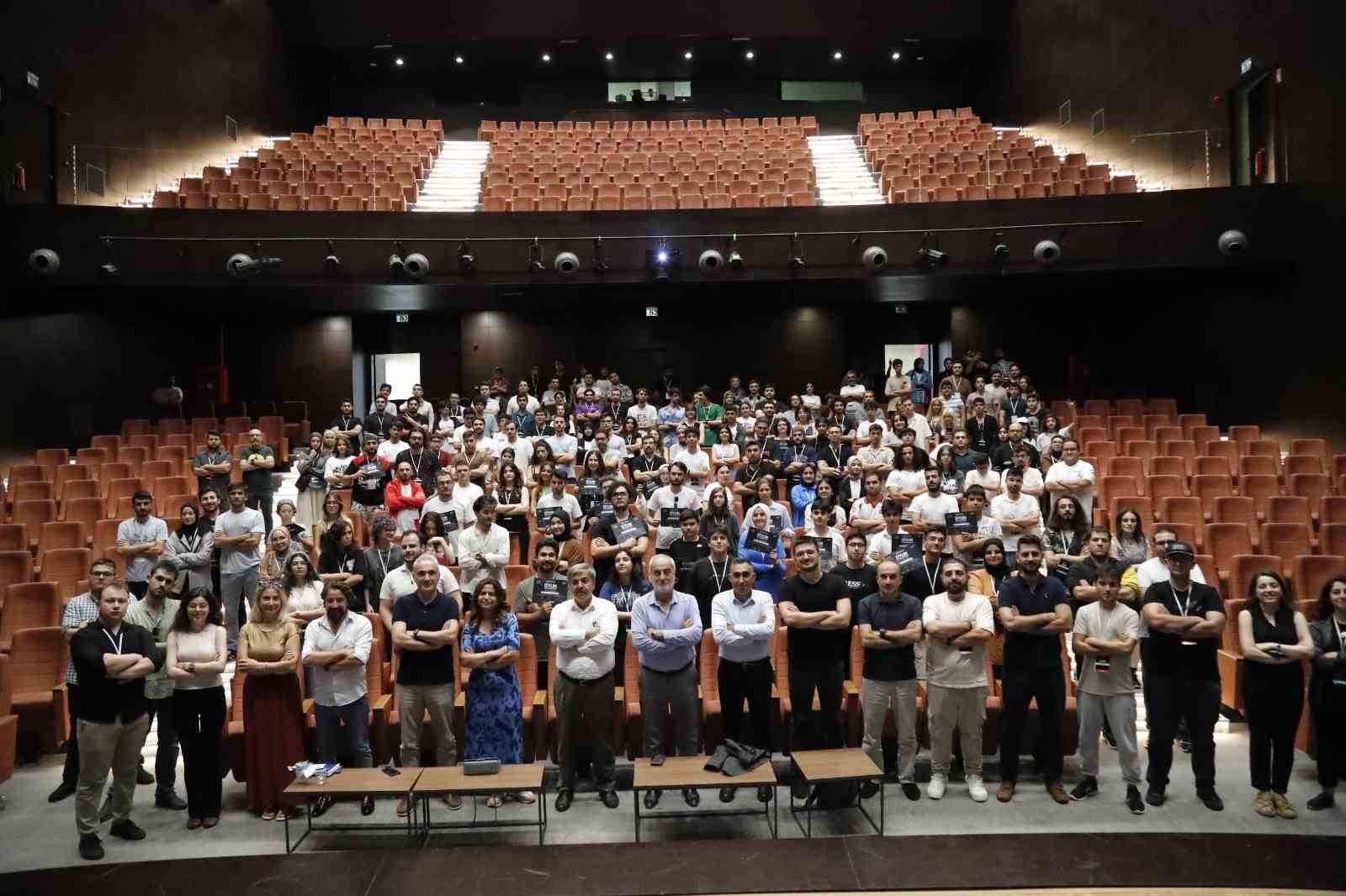 ARNAVUTKÖY BELEDİYESİ TARAFINDAN DÜZENLENEN OYUN GELİŞTİRME KAMPI BUGÜN DÜZENLENEN PROGRAM