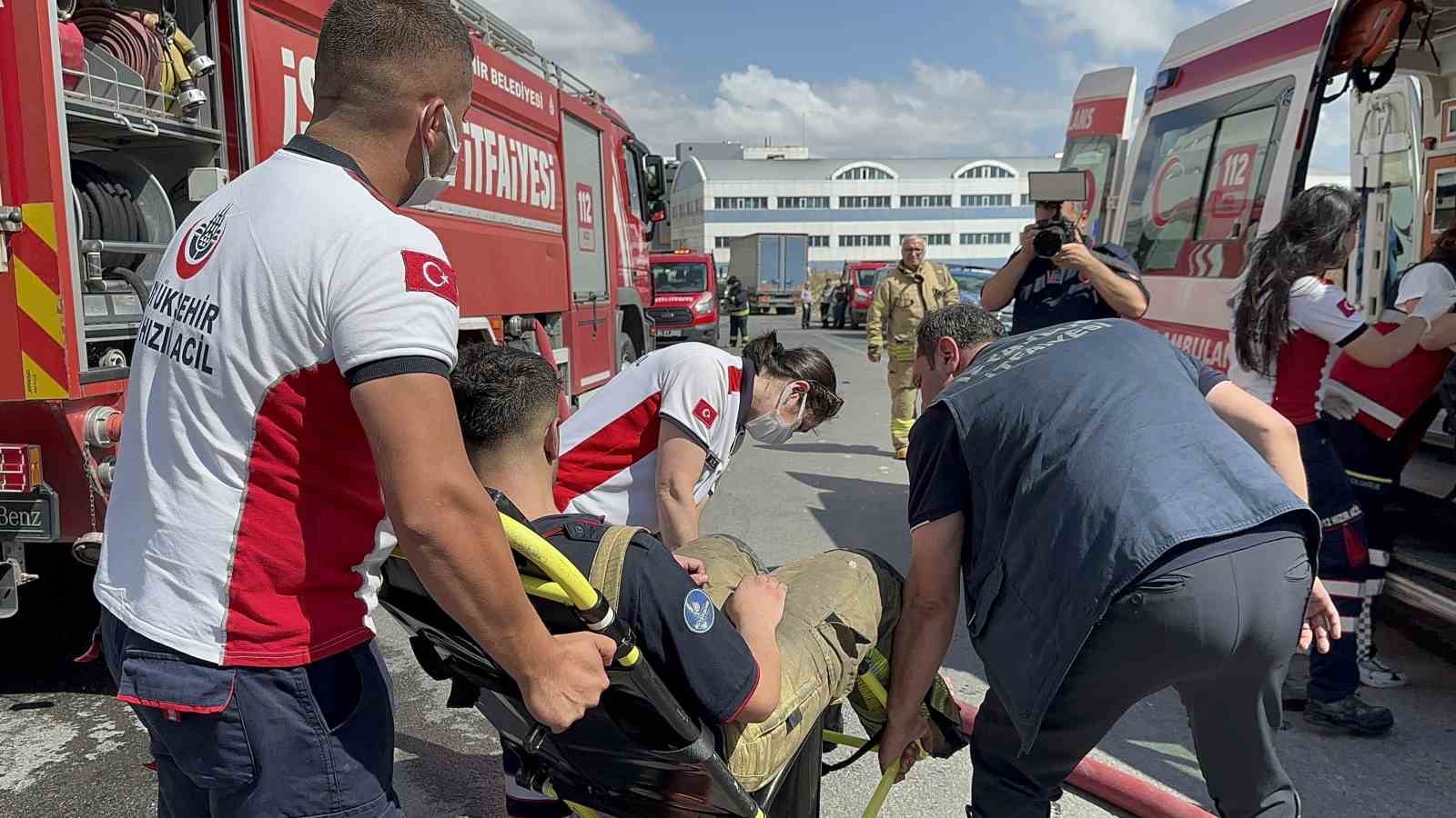 ARNAVUTKÖY'DE 4 KATLI CAM FABRİKASINDA SABAH SAAT 05.00 SIRALARINDA ÇIKAN
