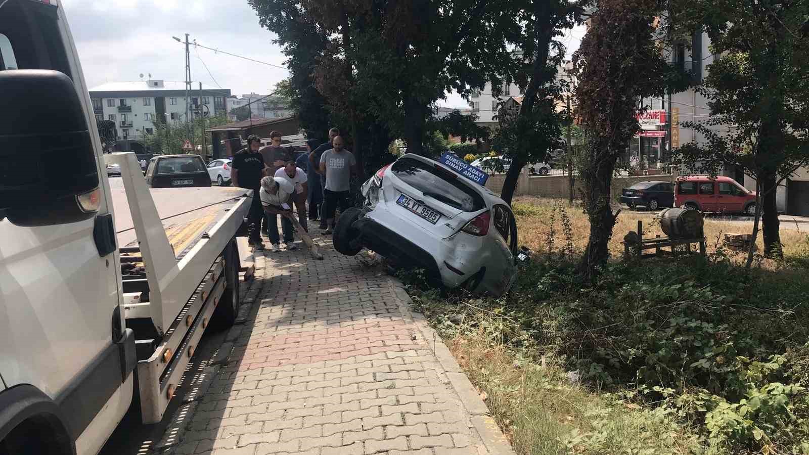 İDDİAYA GÖRE AŞIRI SÜRATLİ OLAN ARACIN SÜRÜCÜSÜ DİREKSİYON HAKİMİYETİNİ KAYBEDEREK,