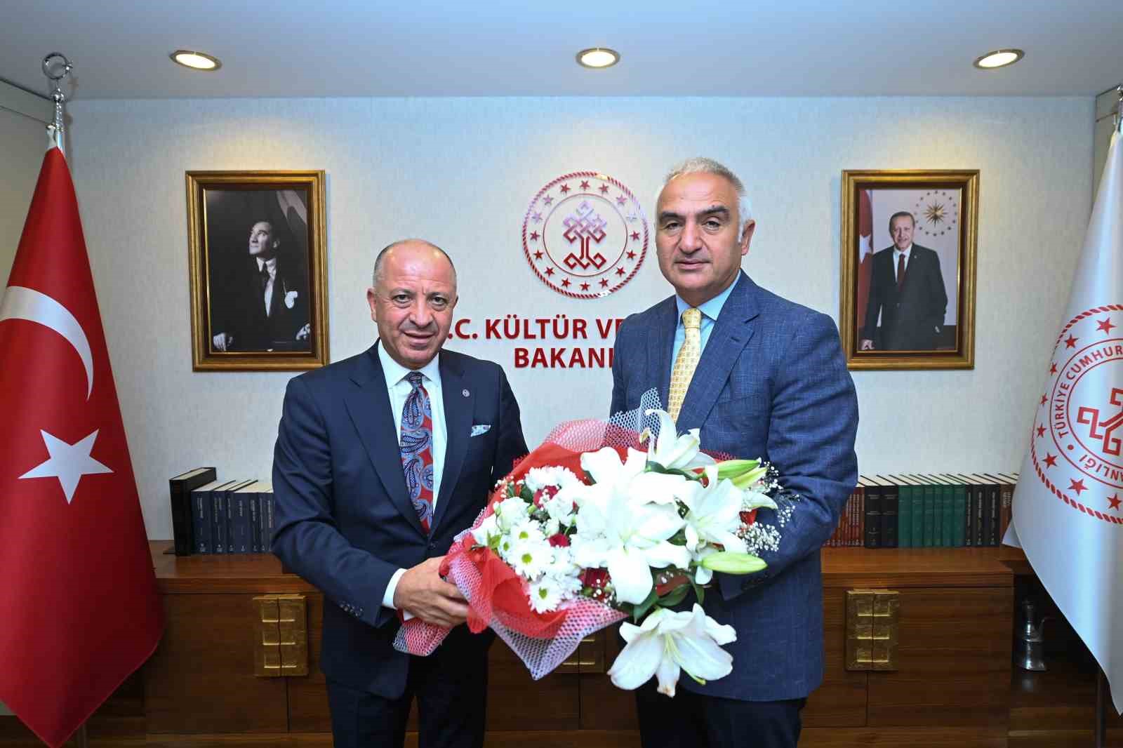 ANKARA SANAYİ ODASI BAŞKANI SEYİT ARDIÇ VE YÖNETİM KURULU ÜYELERİ,