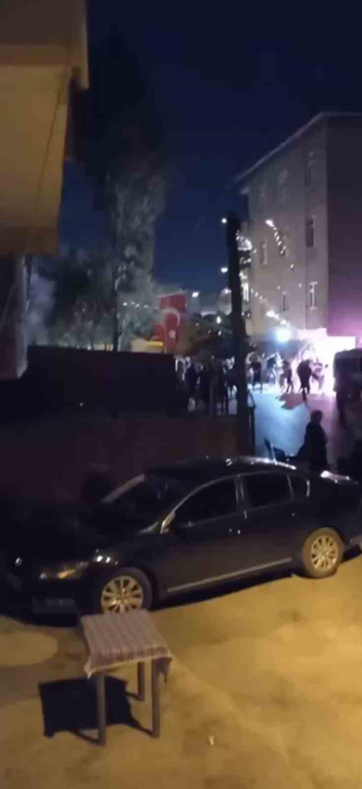 ATAŞEHİR’DE ASKER EĞLENCESİ SIRASINDA DEVRİLEN HAVAİ FİŞEKLERİN PATLAMASIYLA EĞLENCEYE KATILANLAR