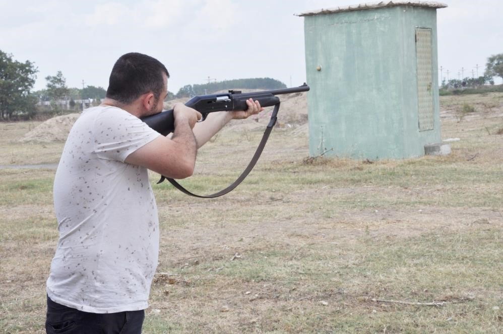Av tüfeği sahiplerine 1 Eylül uyarısı EMNİYET GENEL MÜDÜRLÜĞÜ VATANDAŞLARIN MAĞDUR OLMAMALARI İÇİN AV TÜFEĞİ SAHİPLERİNİ