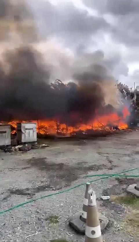 AVCILAR’DA SERA OLARAK KULLANILAN BİR ALANDA YANGIN ÇIKTI.