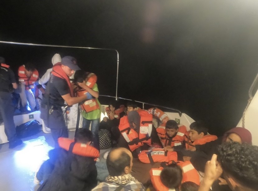 ÇANAKKALE’NİN AYVACIK İLÇESİ AÇIKLARINDA HAREKET HALİNDEKİ LASTİK BOT İÇİNDE 32