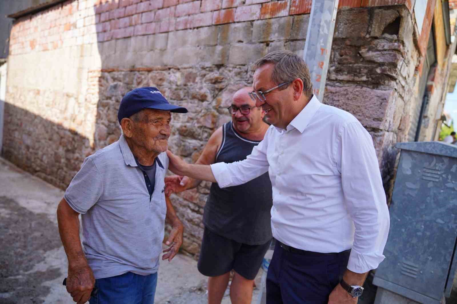 AYVALIK’TA MESUT ERGİN’DEN GECE GÜNDÜZ SOKAK BULUŞMALARI