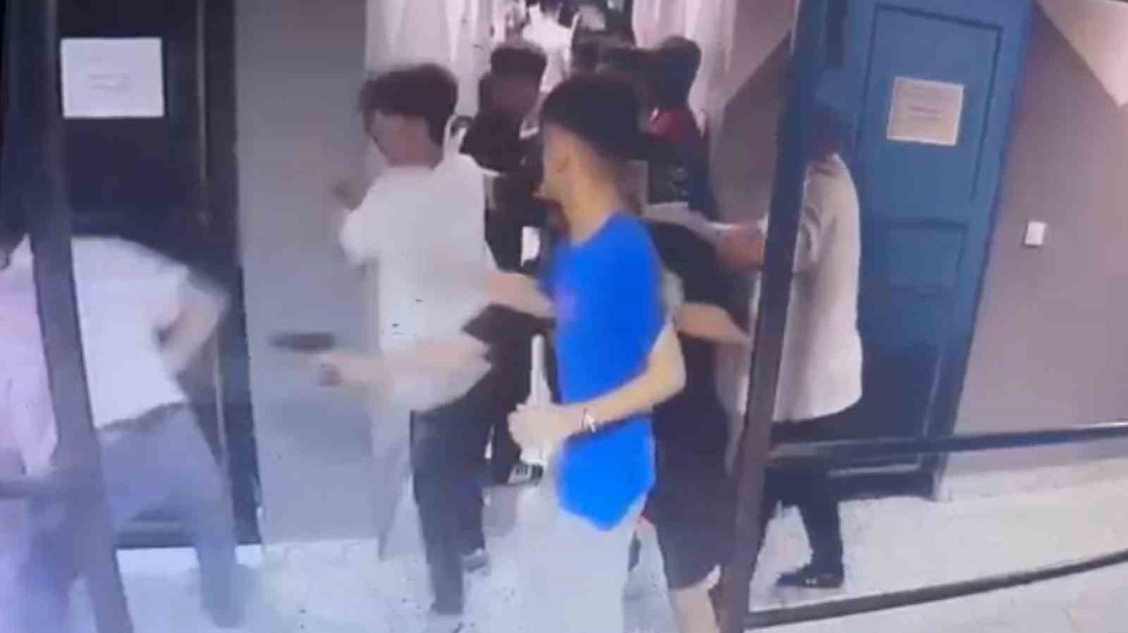 BAĞCILAR’DA HALI SAHA MAÇI KANLI BİTTİ, 2 YARALI
