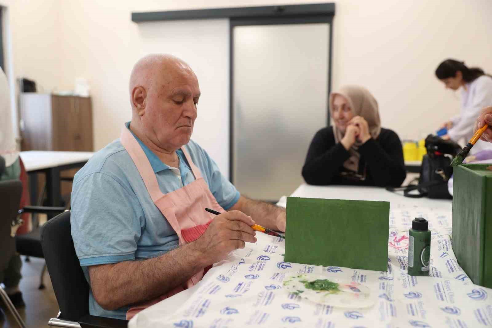 BAĞCILAR’DA YAŞLILARIN BULUŞMA NOKTASI VEFAHANE YAŞAM MERKEZİ OLDU