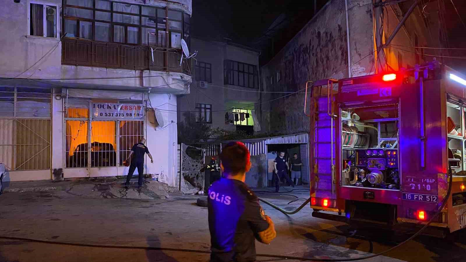 BURSA’DA BAHÇEDE ÇIKAN YANGIN YANINDA BULUNAN 6 KATLI BİNAYA VE