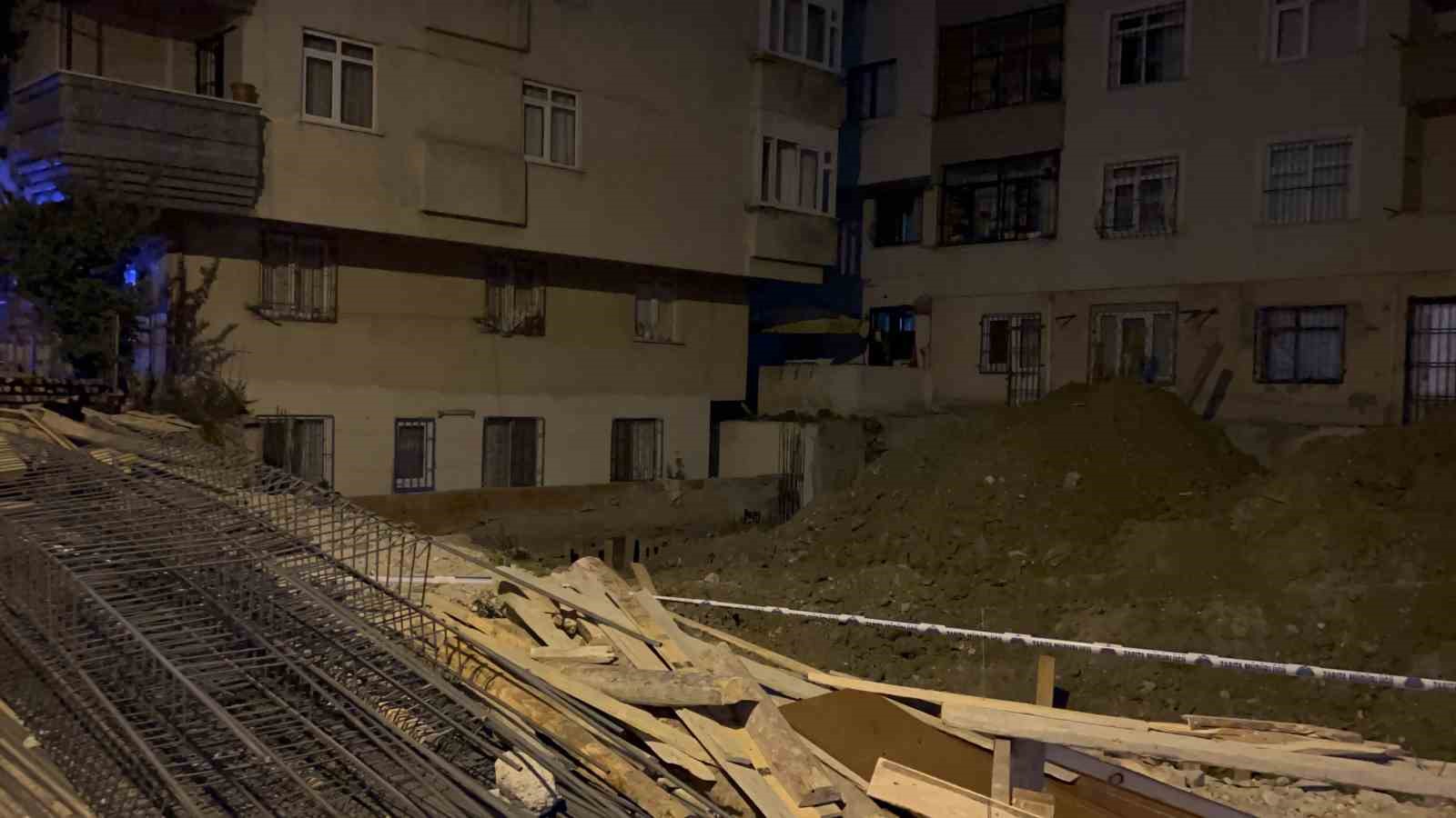 İSTANBUL'UN BAHÇELİEVLER İLÇESİNDE TEMEL ATMA ÇALIŞMALARI SIRASINDA YANINDA BULUNAN 8