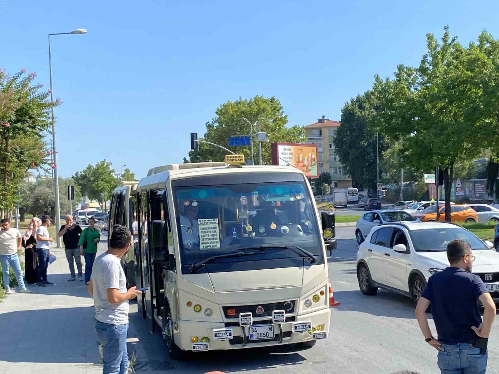 BAKIRKÖY'DE KEMER TAKMADIĞI İÇİN CEZA KESİLEN MİNİBÜSÇÜ "HAVALAR ÇOK SICAK"