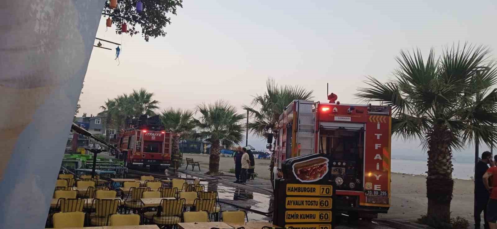 AKÇAY’DA KORDONDA ÇIKAN YANGIN, BÜYÜK PANİĞE NEDEN OLURKEN 3 İŞ