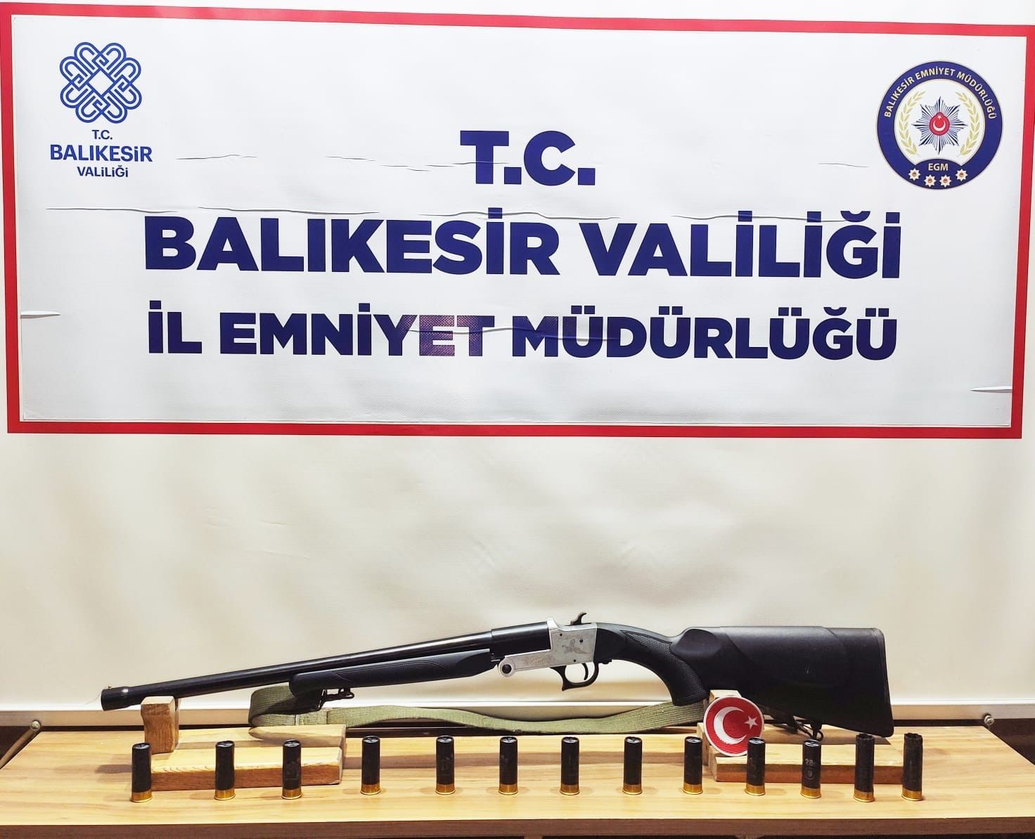 BALIKESİR'DE ARANAN 26 ŞAHISTAN, 13'Ü TUTUKLANDI