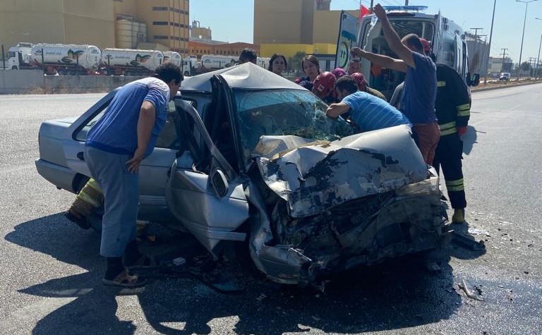 BALIKESİR'İN BANDIRMA İLÇESİNDE BALIKESİR KARAYOLUNDA TRAFİK KAZASINDA 1 KİŞİ YARALANDI.
