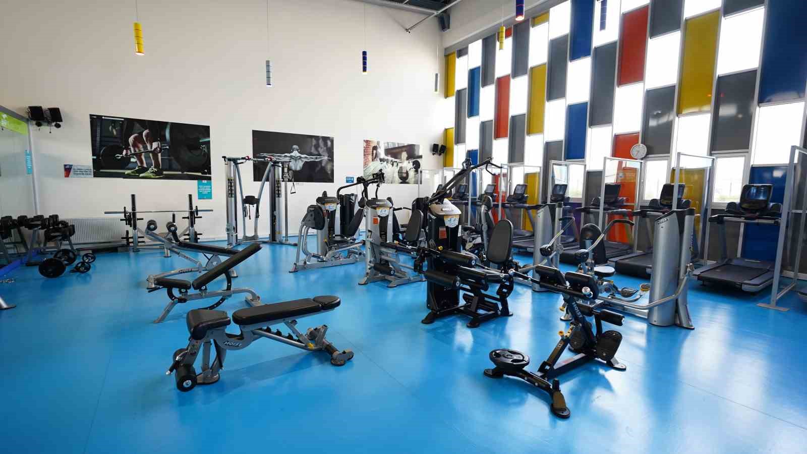 MODERN SPOR TESİSLERİ BULUNAN BAŞAKŞEHİR’DE YEDİDEN YETMİŞE HER YAŞ TÜM
