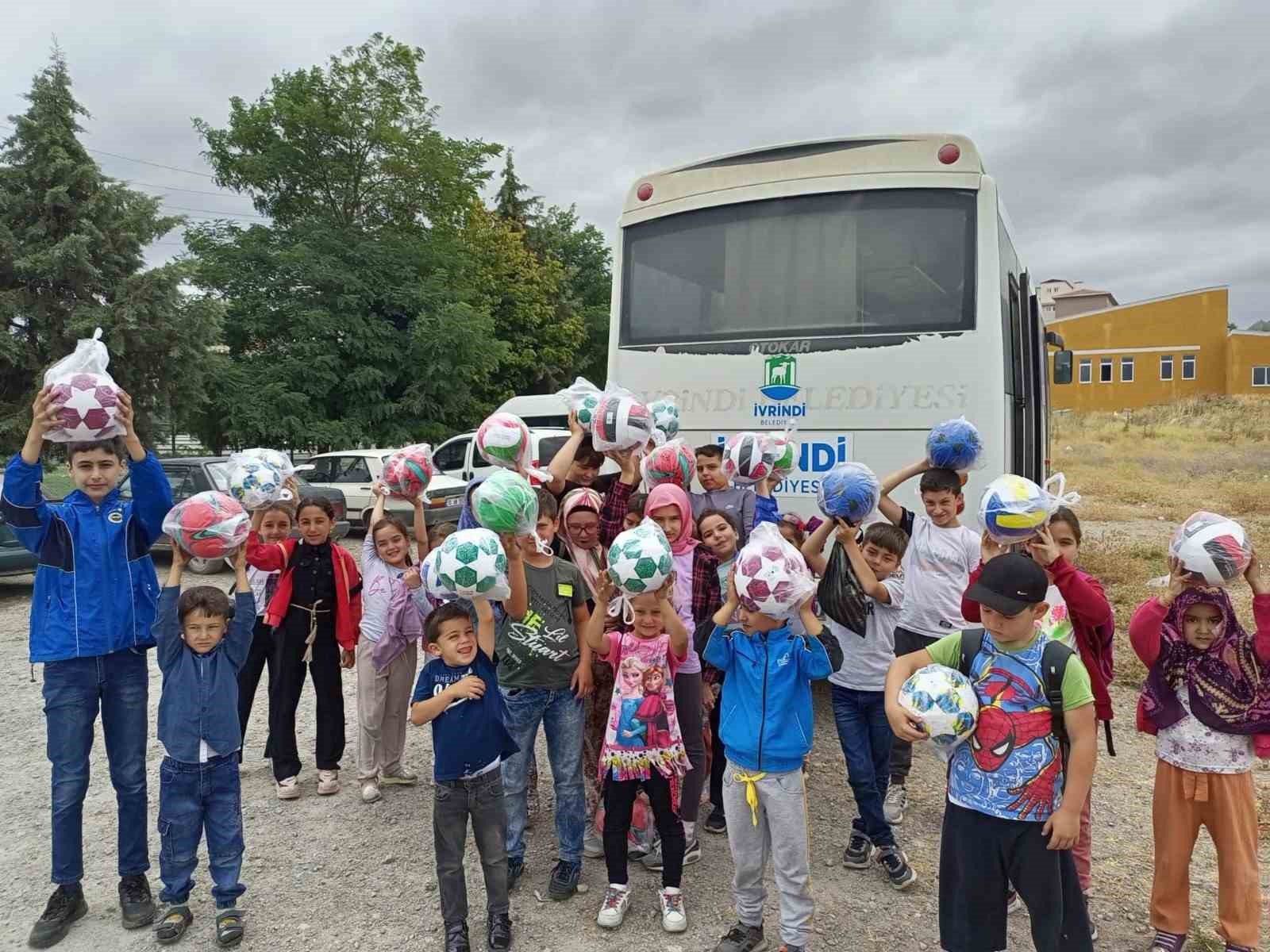 BAŞKAN YUSUF CENGİZ'DEN ÇOCUKLARA JEST