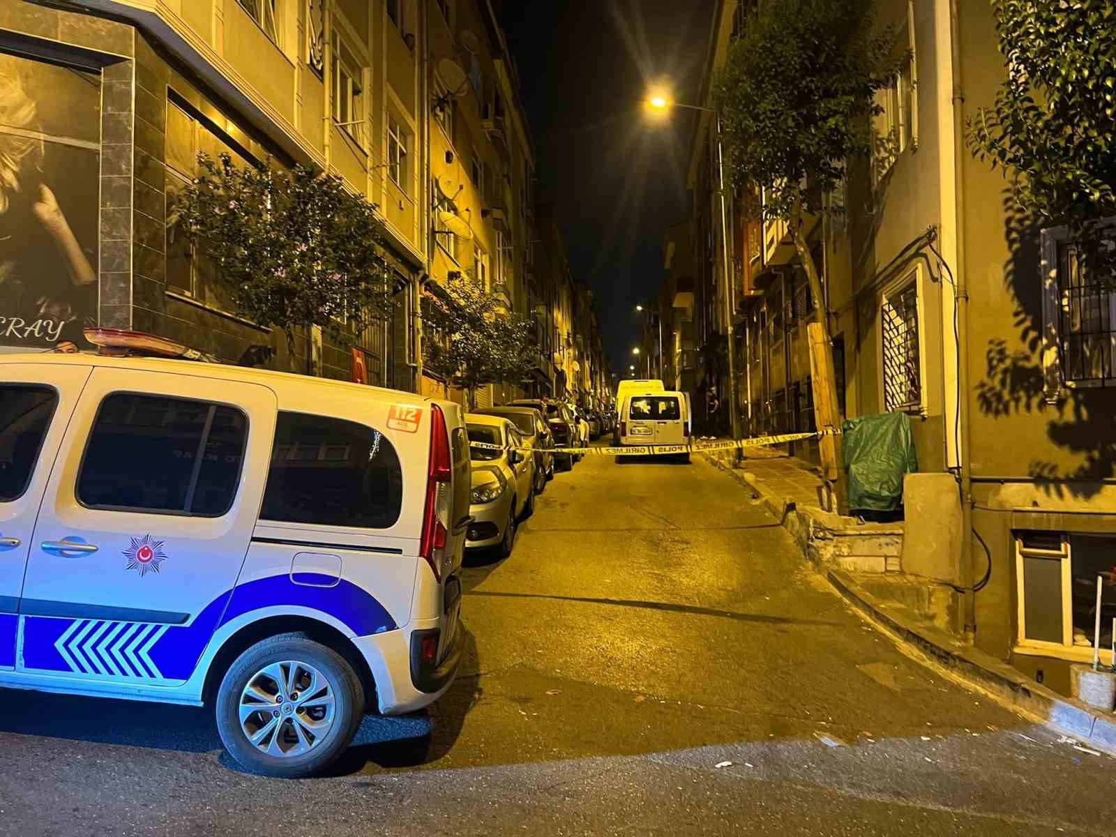 BAYRAMPAŞA’DA KOCA DEHŞETİ: EŞİNE KURŞUN YAĞDIRDI