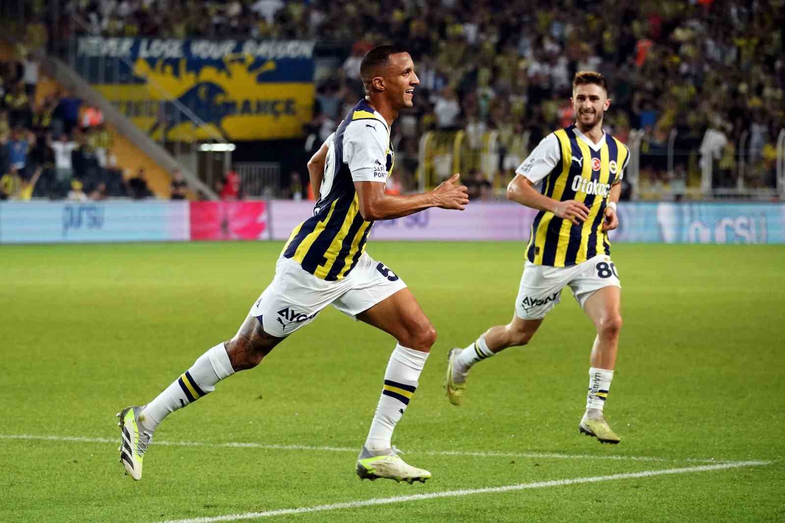 FENERBAHÇE’NİN YENİ TRANSFERİ RODRİGO BECAO, FORMA GİYDİĞİ İLK MAÇ OLAN