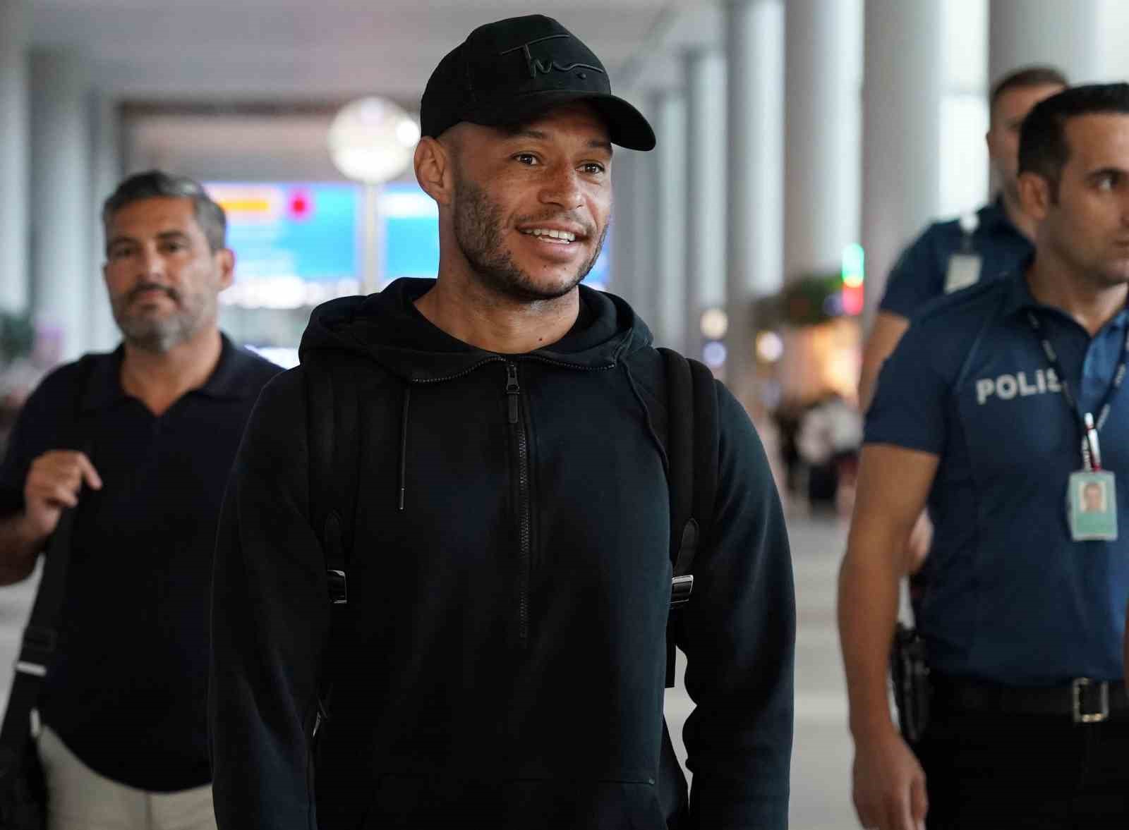 BEŞİKTAŞ, İNGİLİZ ORTA SAHA OYUNCUSU ALEXANDER OXLADE-CHAMBERLAİN İLE TRANSFER GÖRÜŞMELERİNE