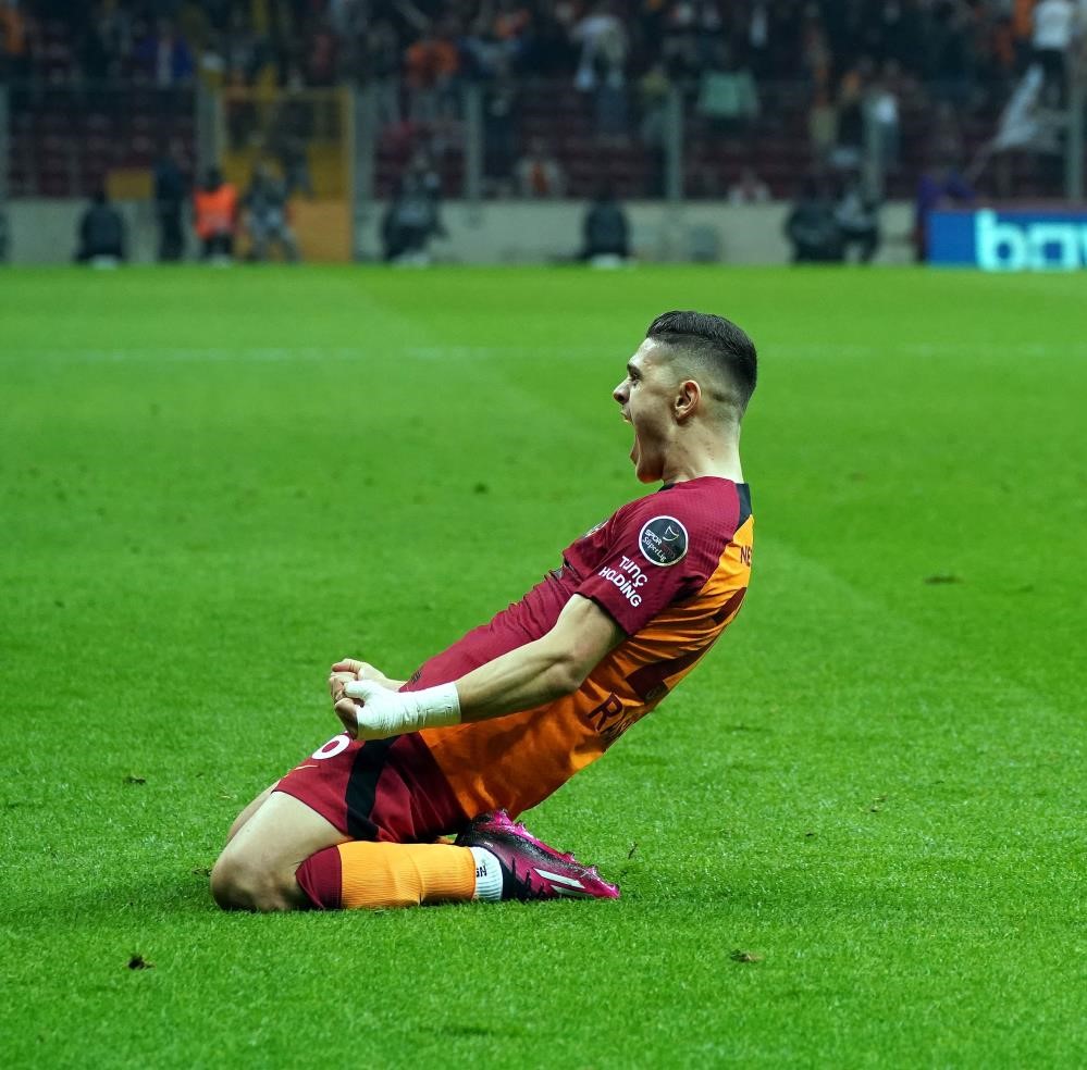 BEŞİKTAŞ, GEÇTİĞİMİZ SEZON KİRALIK OLARAK GALATASARAY FORMASI GİYEN MİLOT RASHİCA