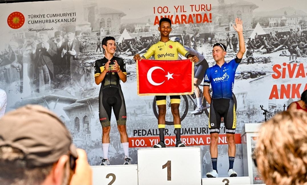 BEYKOZ CONTİNENTAL “CUMHURİYET BİSİKLET TURU’NDA ŞAMPİYON