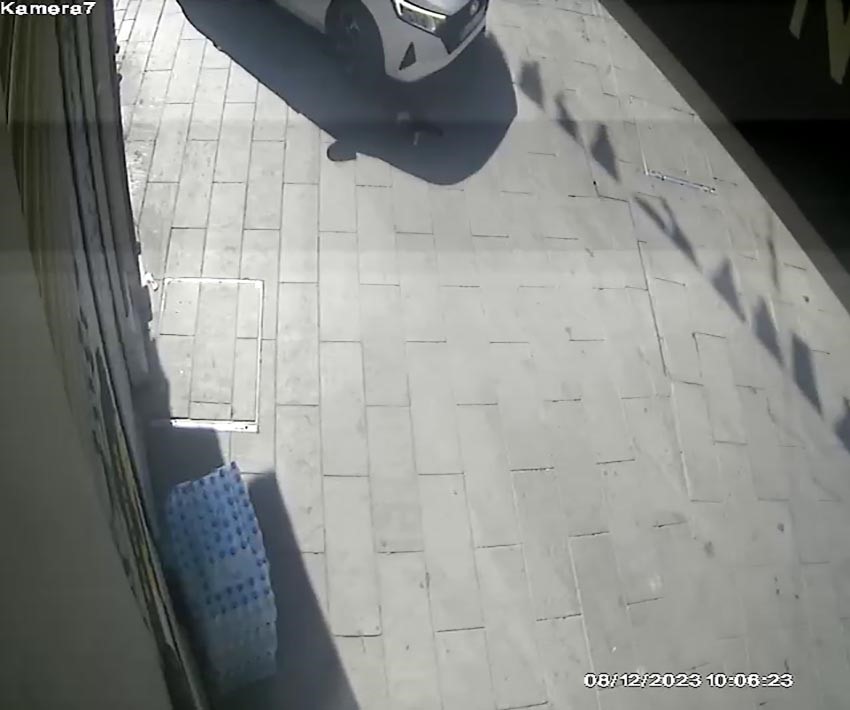 İSTİKLAL CADDESİ’NDE İBB’YE AİT ZABITA ARACI, ESNAFIN 8 YILDIR BAKTIĞI