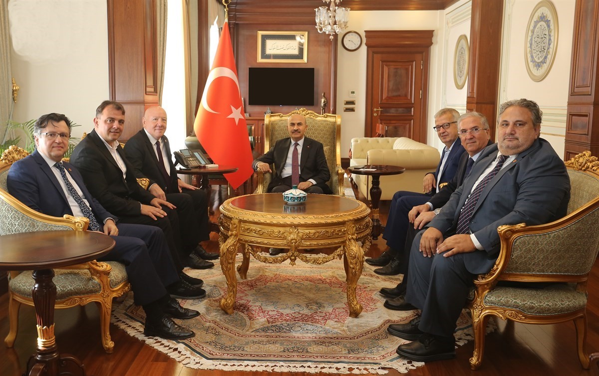 BURSA GAZETECİLER CEMİYETİ BAŞKANI NURİ KOLAYLI VE BGC İCRA KURULU,