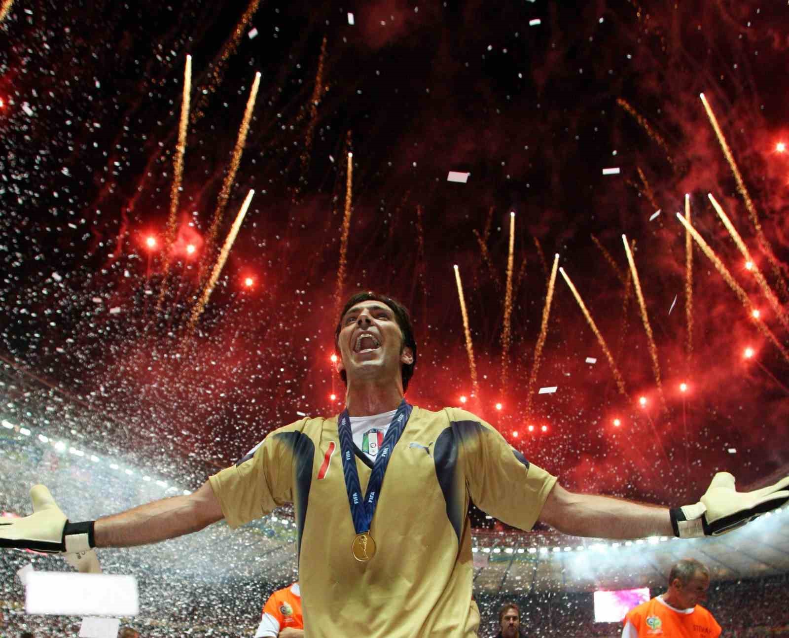 SON OLARAK PARMA’DA FORMA GİYEN İTALYAN KALECİ GİANLUİGİ BUFFON, 45